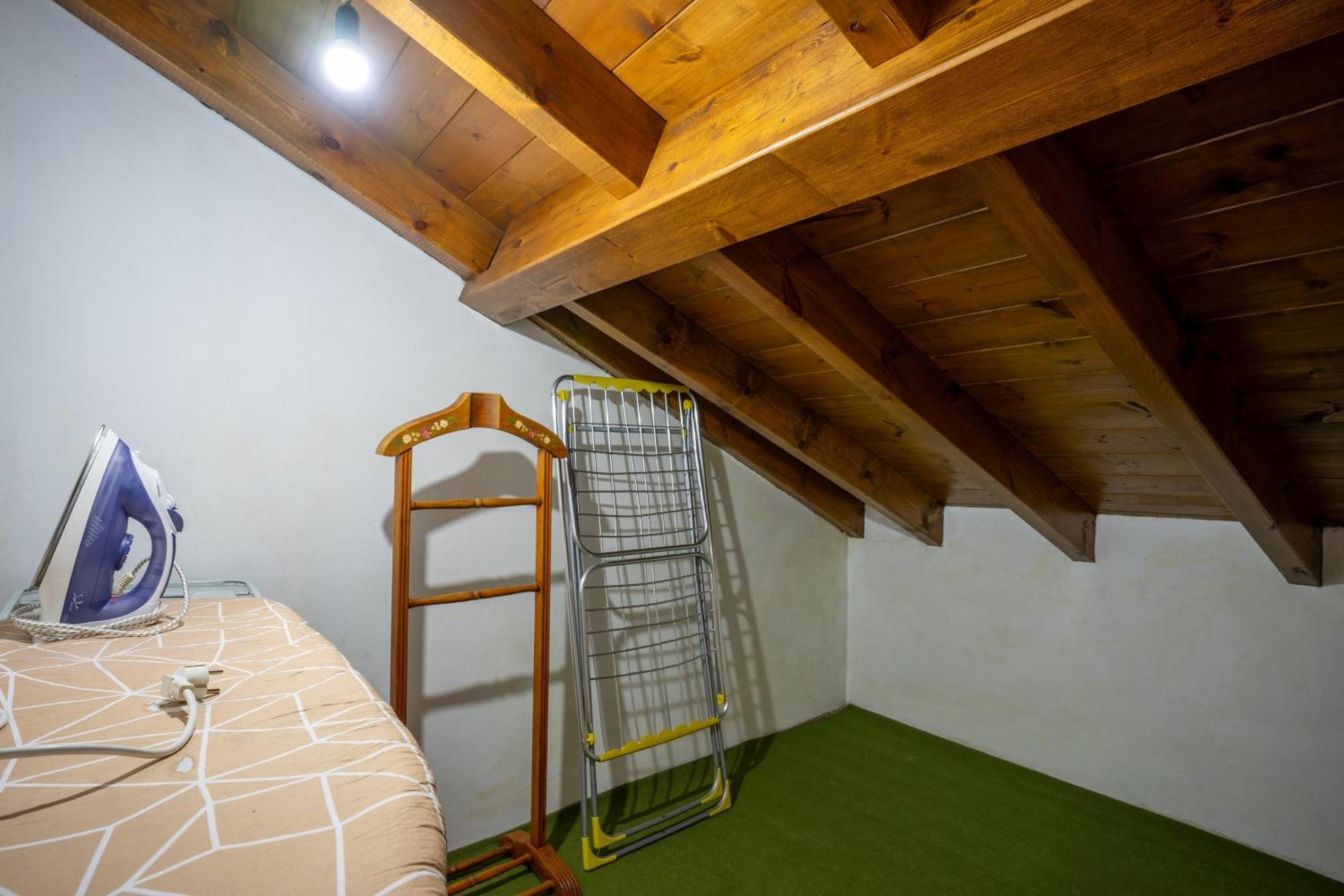 Casa Raquel Pensionat Mestas De Con Exteriör bild