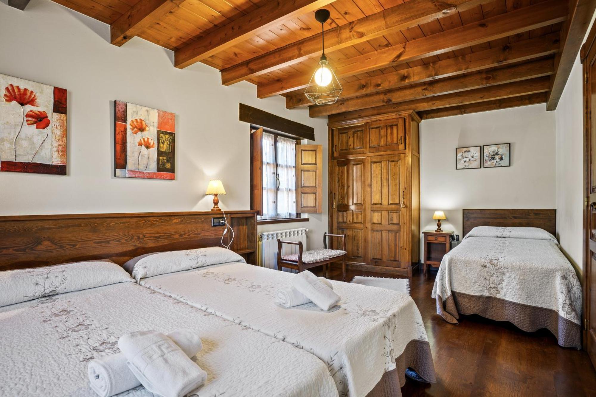 Casa Raquel Pensionat Mestas De Con Exteriör bild