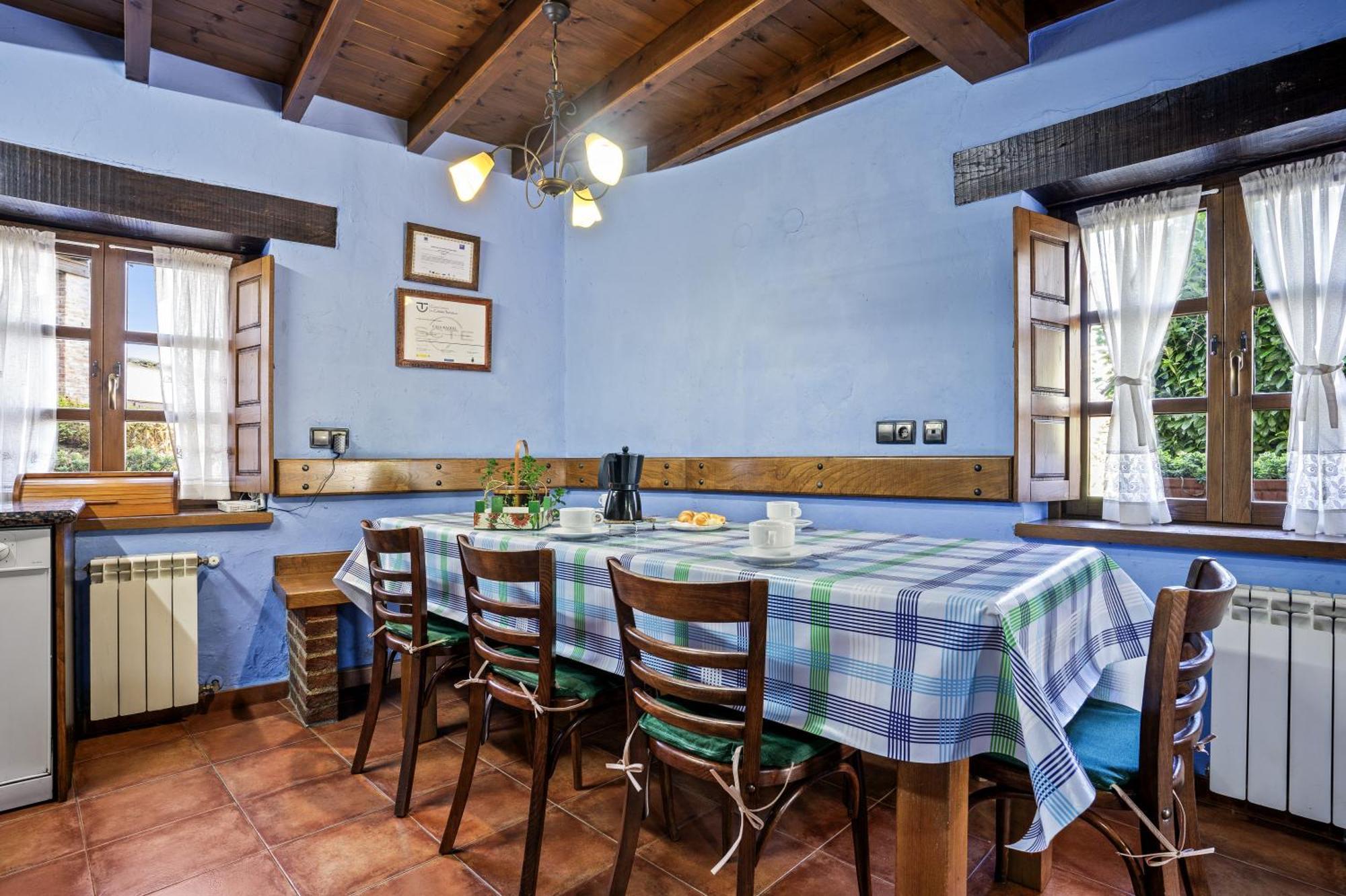 Casa Raquel Pensionat Mestas De Con Exteriör bild