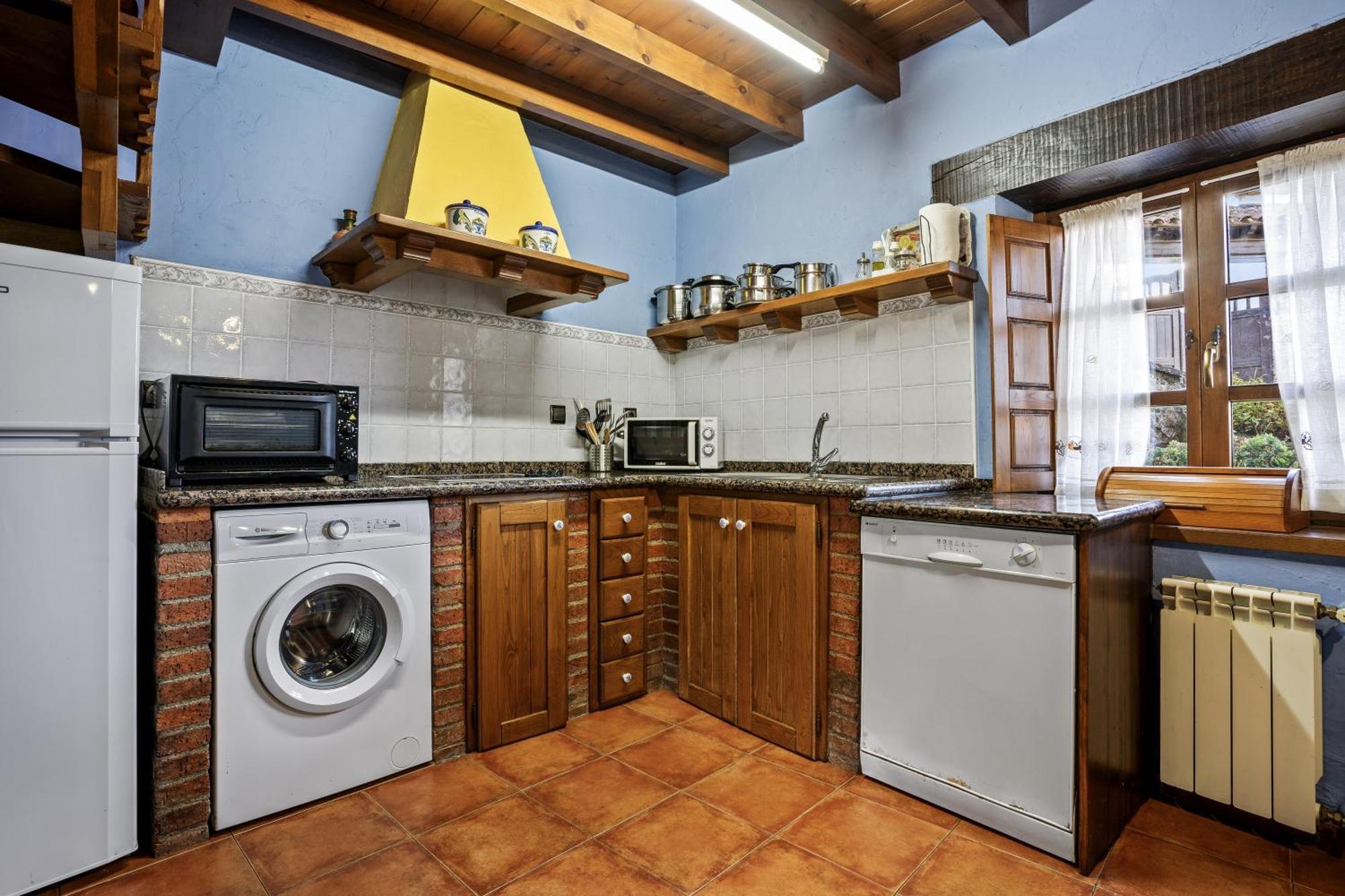 Casa Raquel Pensionat Mestas De Con Exteriör bild